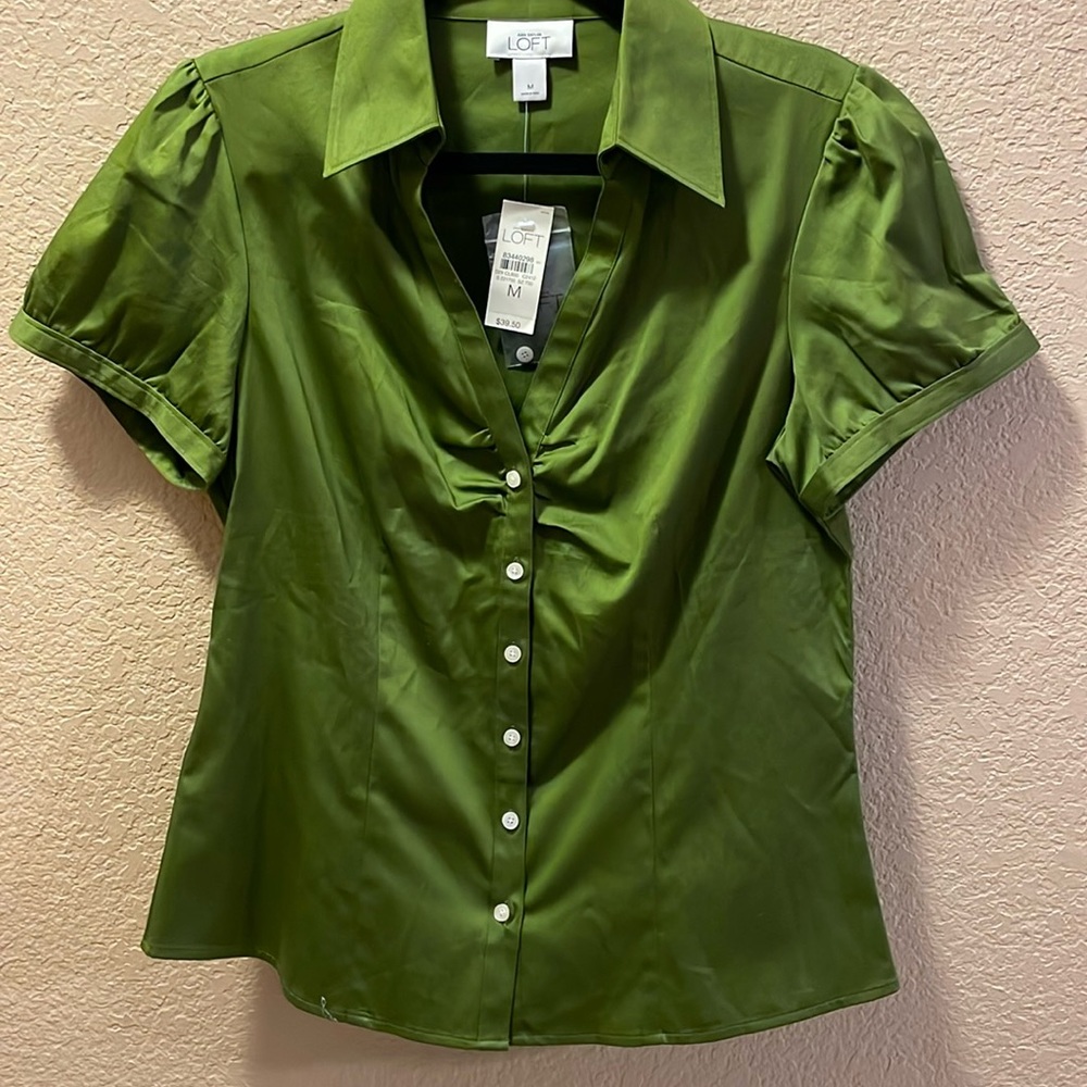 Ann Taylor LOFT - Olive Green blouse - NEW - Sz M